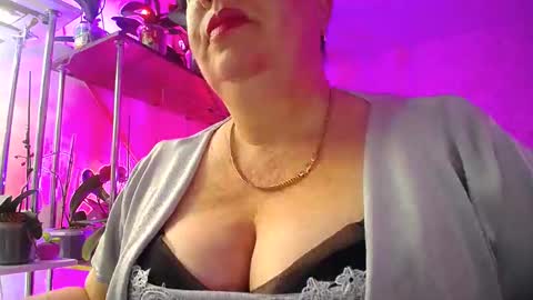 Snapshot of lady_gloria chatting on 01/26/25, 09:40 Lady Gloria online show from 01/26/25, 09:40