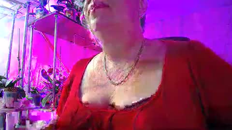 Snapshot of lady_gloria chatting on 01/28/25, 08:36 Lady Gloria online show from 01/28/25, 08:36