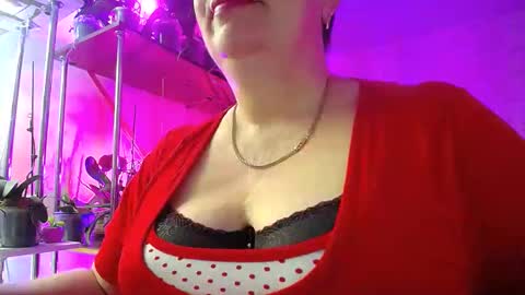 Snapshot of lady_gloria chatting on 02/01/25, 06:10 Lady Gloria online show from 02/01/25, 06:10