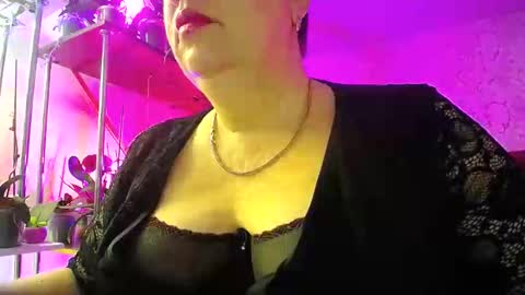 Snapshot of lady_gloria chatting on 02/02/25, 04:05 Lady Gloria online show from 02/02/25, 04:05