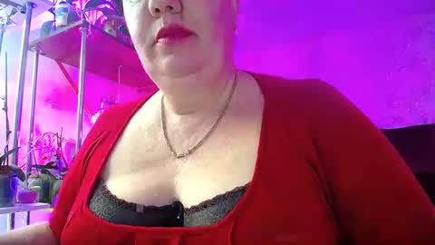 Snapshot of lady_gloria chatting on 02/20/25, 02:46 Lady Gloria online show from 02/20/25, 02:46