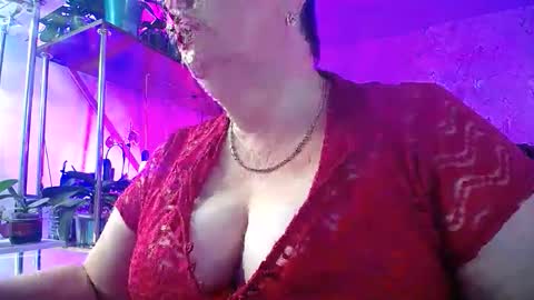 Snapshot of lady_gloria chatting on 09/16/25, 04:02 Lady Gloria online show from 09/16/25, 04:02