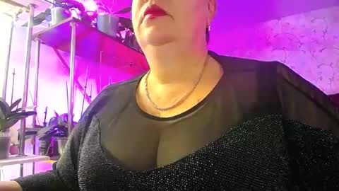 Snapshot of lady_gloria chatting on 09/30/25, 05:23 Lady Gloria online show from 09/30/25, 05:23