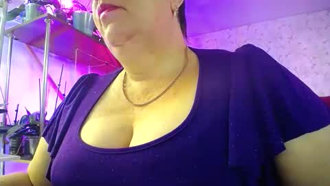 Snapshot of lady_gloria chatting on 10/05/25, 05:17 Lady Gloria online show from 10/05/25, 05:17