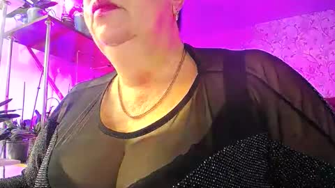 Snapshot of lady_gloria chatting on 10/26/25, 05:35 Lady Gloria online show from 10/26/25, 05:35