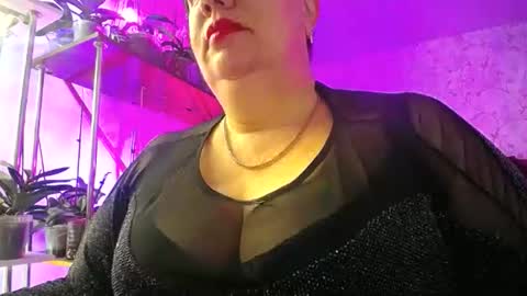 Lady Gloria online show from 11/17/25, 05:35