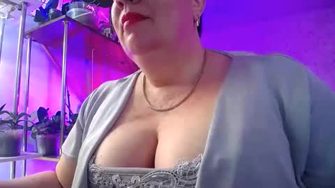 Lady Gloria online show from 02/15/26, 10:47