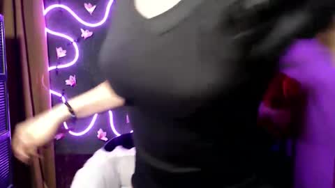 Snapshot of lady_kathy chatting on 09/19/25, 06:59 lady_kathy online show from 09/19/25, 06:59