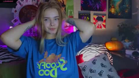Snapshot of lady_lucky_love chatting on 09/22/25, 04:31 KENDALL NATHANPVT IS OPEN online show from 09/22/25, 04:31