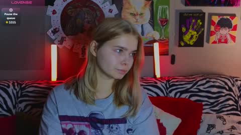 Snapshot of lady_lucky_love chatting on 09/24/25, 06:33 KENDALL NATHANPVT IS OPEN online show from 09/24/25, 06:33