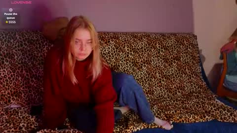 Snapshot of lady_lucky_love chatting on 10/03/25, 07:11 KENDALL NATHANPVT IS OPEN online show from 10/03/25, 07:11