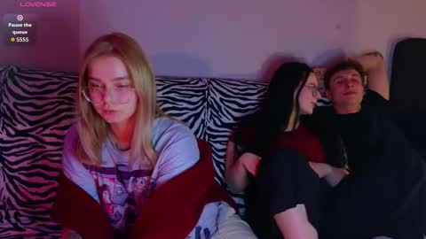 Snapshot of lady_lucky_love chatting on 10/04/25, 04:27 KENDALL NATHANPVT IS OPEN online show from 10/04/25, 04:27
