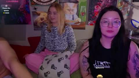 Snapshot of lady_lucky_love chatting on 10/16/25, 05:36 KENDALL NATHANPVT IS OPEN online show from 10/16/25, 05:36