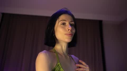 lady_nicolett online show from 11/26/25, 12:22