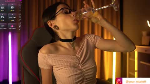 lady_nicolett online show from 12/18/25, 12:17