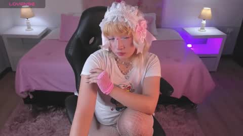 Snapshot of lady_noize chatting on 02/17/25, 07:21 Lady online show from 02/17/25, 07:21