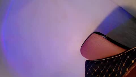 Snapshot of lady_of_pleasure28 chatting on 10/05/25, 01:42 Ella online show from 10/05/25, 01:42