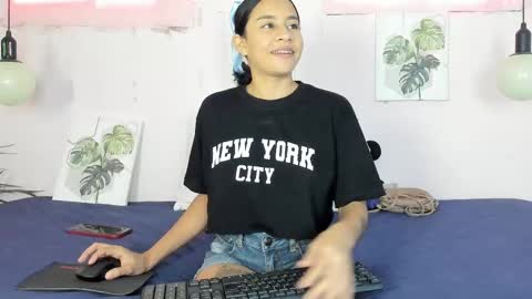 Snapshot of lady_rossee chatting on 09/21/25, 01:35 Leidy online show from 09/21/25, 01:35