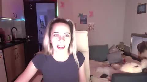 lady_smile69 online show from 11/13/25, 06:40