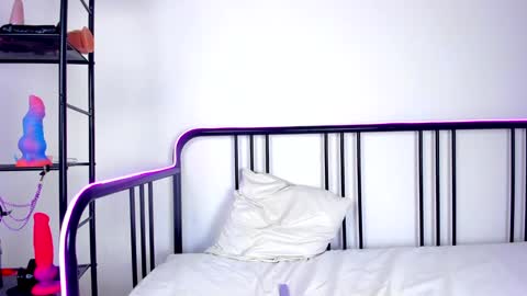 Mia online show from 12/22/24, 07:42