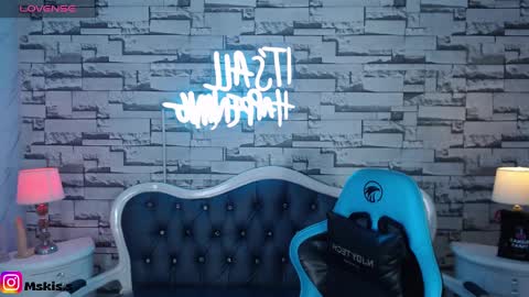 Lady Violet Bridgerton online show from 12/31/24, 12:04