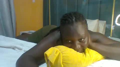 lindah32 online show from 04/20/26, 08:21