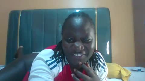 lindah32 online show from 04/25/26, 12:02