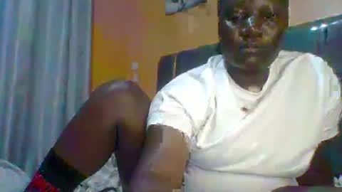Snapshot of ladyblossoms19 chatting on 06/17/26, 08:32 lindah32 online show from 06/17/26, 08:32
