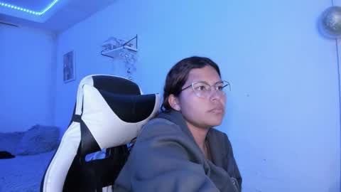  Lady  online show from 12/15/25, 11:31