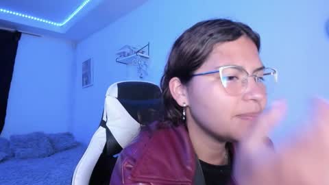  Lady  online show from 12/17/25, 03:56