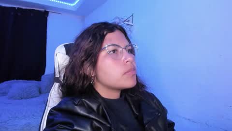  Lady  online show from 12/21/25, 03:57