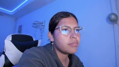  Lady  online show from 12/22/25, 03:58