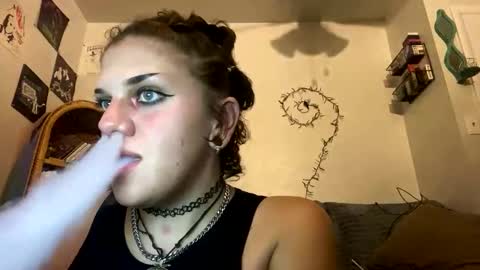 ladybug666999 online show from 11/13/25, 01:04