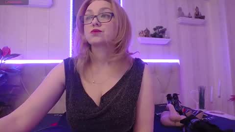 Snapshot of ladyjeen chatting on 02/18/25, 07:54 Lady Jeen Back on Sunday 8th of December online show from 02/18/25, 07:54