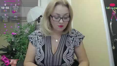 Snapshot of ladyjeen chatting on 09/19/25, 03:13 Lady Jeen Back on Sunday 8th of December online show from 09/19/25, 03:13