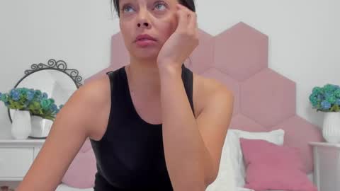 Lia online show from 01/10/25, 04:54