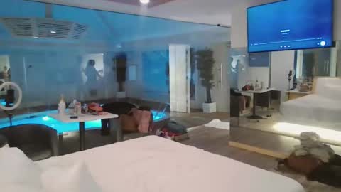 Snapshot of ladylux625 chatting on 01/08/26, 04:48 luxandleo online show from 01/08/26, 04:48