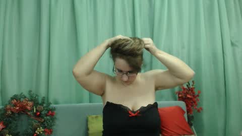 Snapshot of ladymagickiss chatting on 12/25/24, 06:09 Nicole.... online show from 12/25/24, 06:09