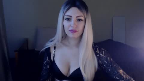 Snapshot of ladymoonlight8 chatting on 01/09/25, 11:03 Monika online show from 01/09/25, 11:03