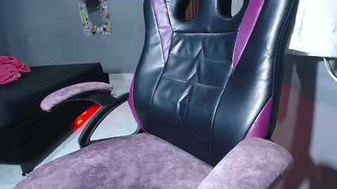 Snapshot of ladynemesis00 chatting on 10/20/25, 05:35 ladynemesis00 online show from 10/20/25, 05:35