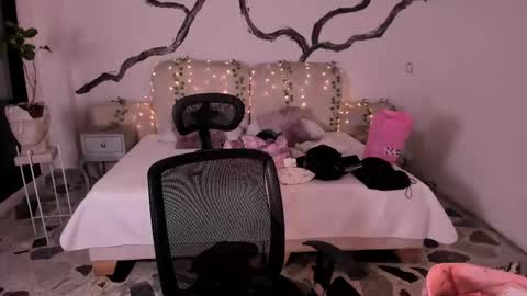 Lady  online show from 09/17/25, 04:58