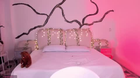 Lady  online show from 09/18/25, 05:20