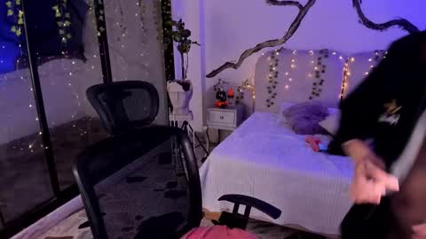 Lady  online show from 10/31/25, 05:08