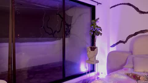 Lady  online show from 12/01/25, 05:45