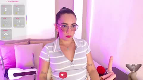 Isabella  online show from 04/12/26, 09:42