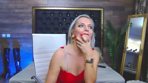 Snapshot of ladytouch chatting on 12/10/24, 02:38 ladytouch online show from 12/10/24, 02:38