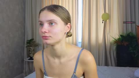 Lilia online show from 10/26/25, 07:14