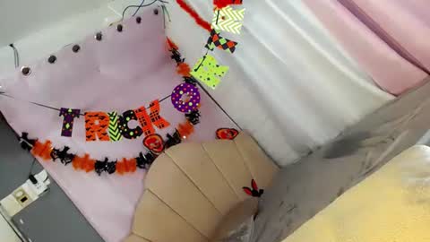 MANIKA online show from 10/28/25, 02:20