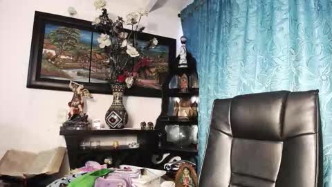 laia_hadid online show from 10/05/25, 10:40