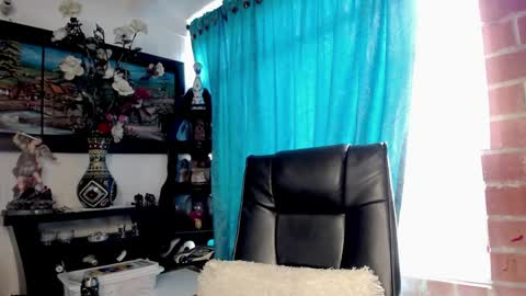 laia_hadid online show from 04/23/26, 02:41